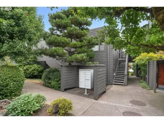 More Details about MLS # 22501403 : 5740 S RIVERPOINT LN