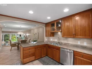 Photo #4: 22501403 Listing