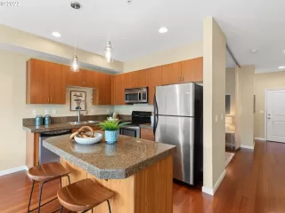 Photo #6: 22503106 Listing