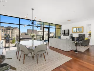 Photo #5: 22504505 Listing