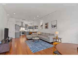 Photo #4: 22504596 Listing