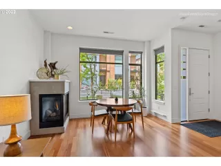 Photo #5: 22504596 Listing