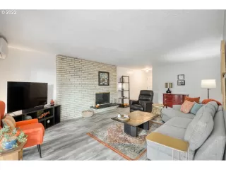 Photo #4: 22504998 Listing