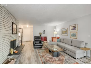 Photo #5: 22504998 Listing