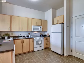 Photo #5: 22506290 Listing