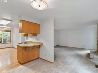 Photo #5: 22507942 Listing