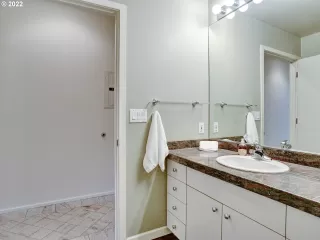 Photo #5: 22509560 Listing