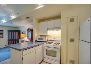 Photo #5: 22510862 Listing