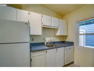 Photo #6: 22510862 Listing