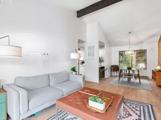 Photo #5: 22511213 Listing