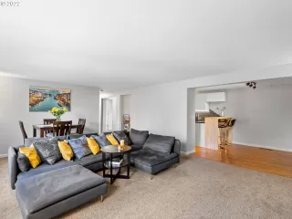 Photo #5: 22513075 Listing