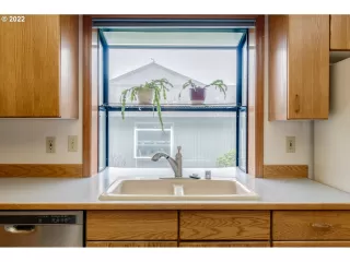 Photo #5: 22513943 Listing