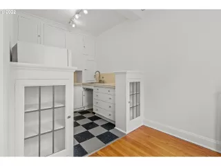 Photo #5: 22514346 Listing