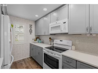 Photo #4: 22515144 Listing