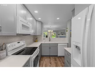 Photo #6: 22515144 Listing