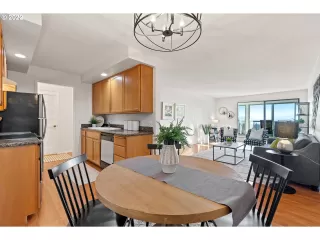 Photo #4: 22515310 Listing