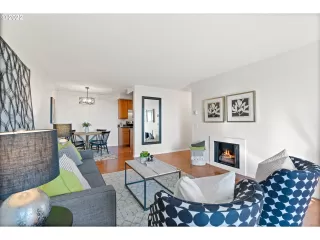 Photo #5: 22515310 Listing