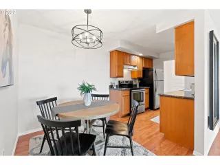 Photo #6: 22515310 Listing