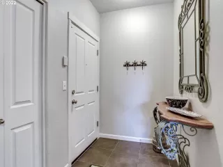 Photo #2: 22516048 Listing