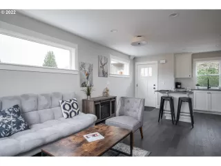 Photo #5: 22516780 Listing
