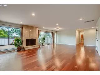 Photo #5: 22517361 Listing