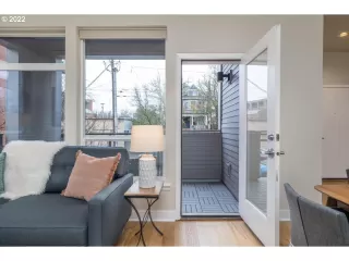 Photo #6: 22517365 Listing