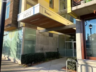 Photo #5: 22518162 Listing