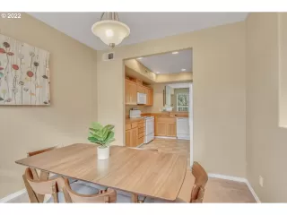 Photo #4: 22518432 Listing