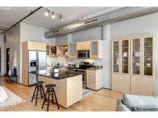 Photo #5: 22519156 Listing