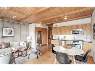 Photo #6: 22520439 Listing