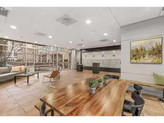 Photo #5: 22521161 Listing