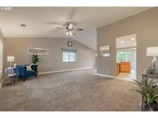 Photo #4: 22521759 Listing