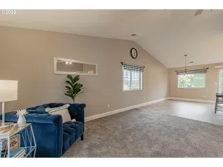 Photo #5: 22521759 Listing