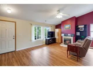 Photo #4: 22522347 Listing