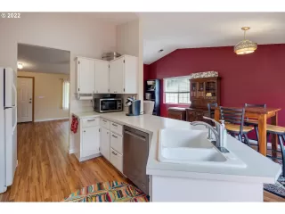 Photo #6: 22522347 Listing