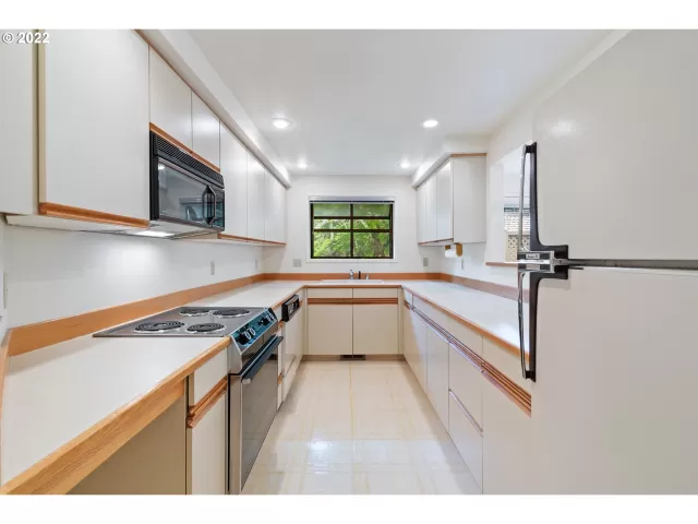 MLS: 22522822 Condo For Sale