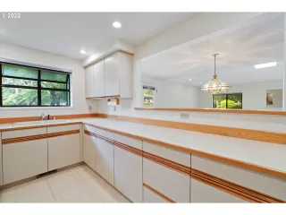 Photo #5: 22522822 Listing