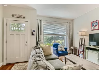 Photo #5: 22523407 Listing