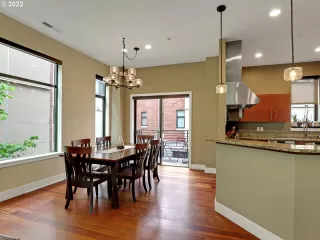 Photo #5: 22523991 Listing