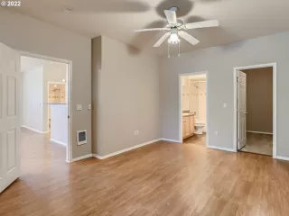 Photo #4: 22524771 Listing