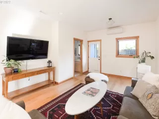 Photo #4: 22526851 Listing