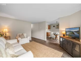 Photo #5: 22528464 Listing