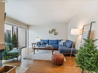 Photo #4: 22529738 Listing