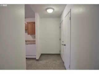 Photo #3: 22530282 Listing