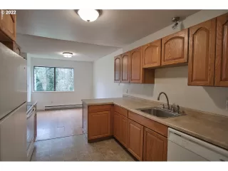 Photo #5: 22530282 Listing