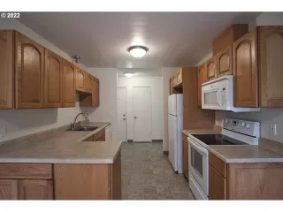 Photo #6: 22530282 Listing