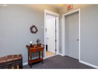 Photo #4: 22531603 Listing