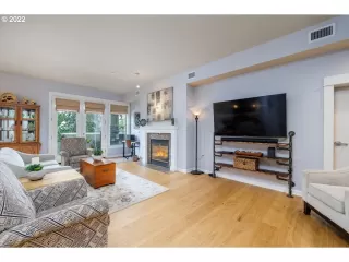 Photo #6: 22531603 Listing