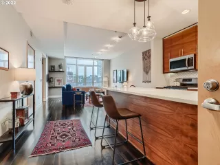 Photo #5: 22531801 Listing