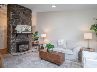 Photo #4: 22533341 Listing